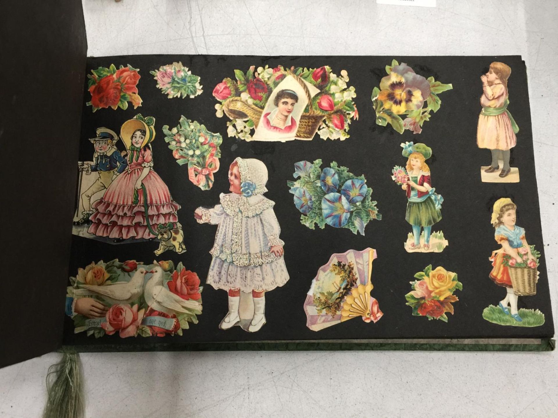 A VINTAGE SCRAPBOOK FILLED WITH VICTORIAN IMAGES - Image 3 of 5