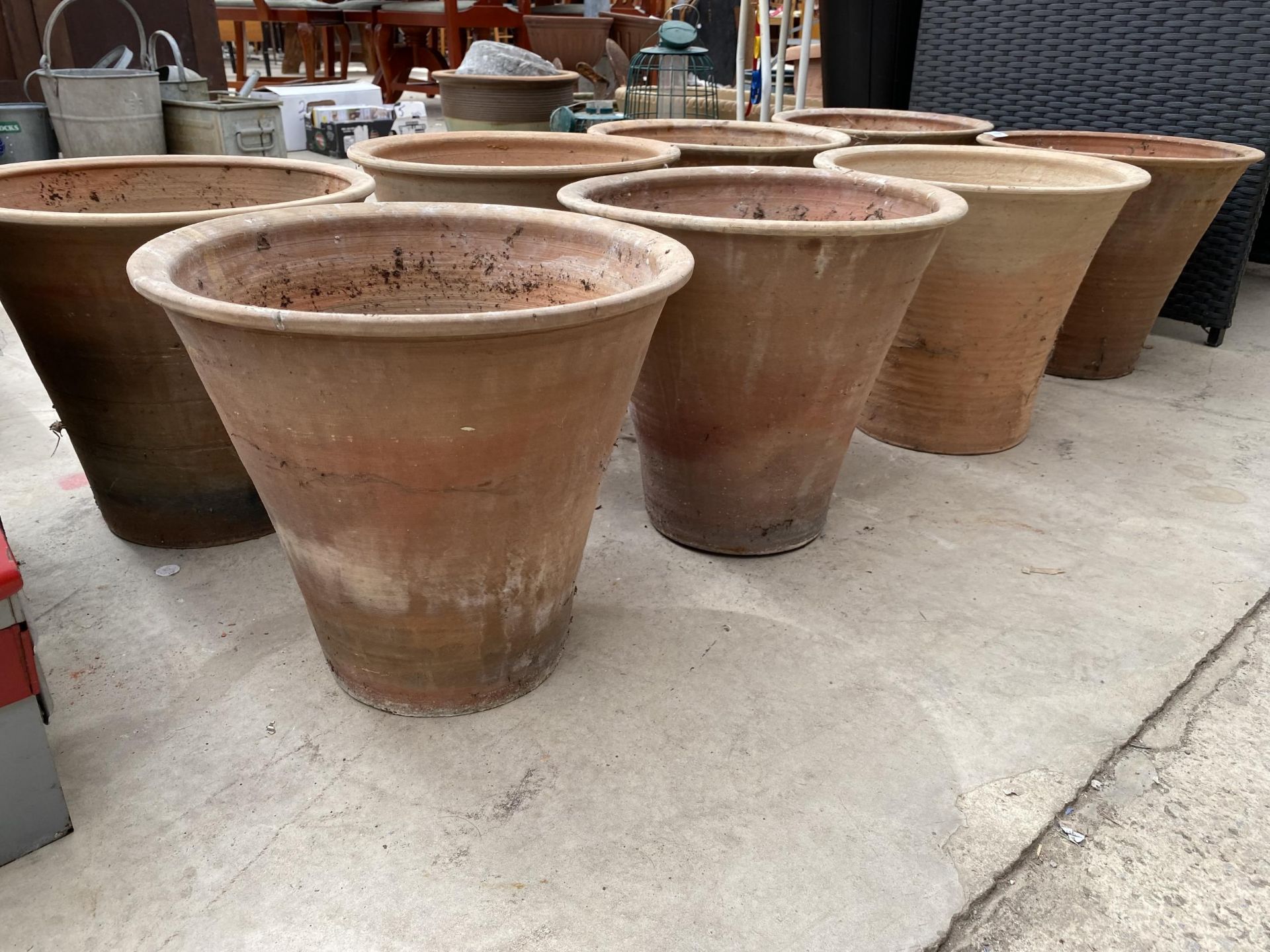 A COLLECTION OF EIGHT LARGE TERRACOTTA GARDEN POTS - Image 2 of 4