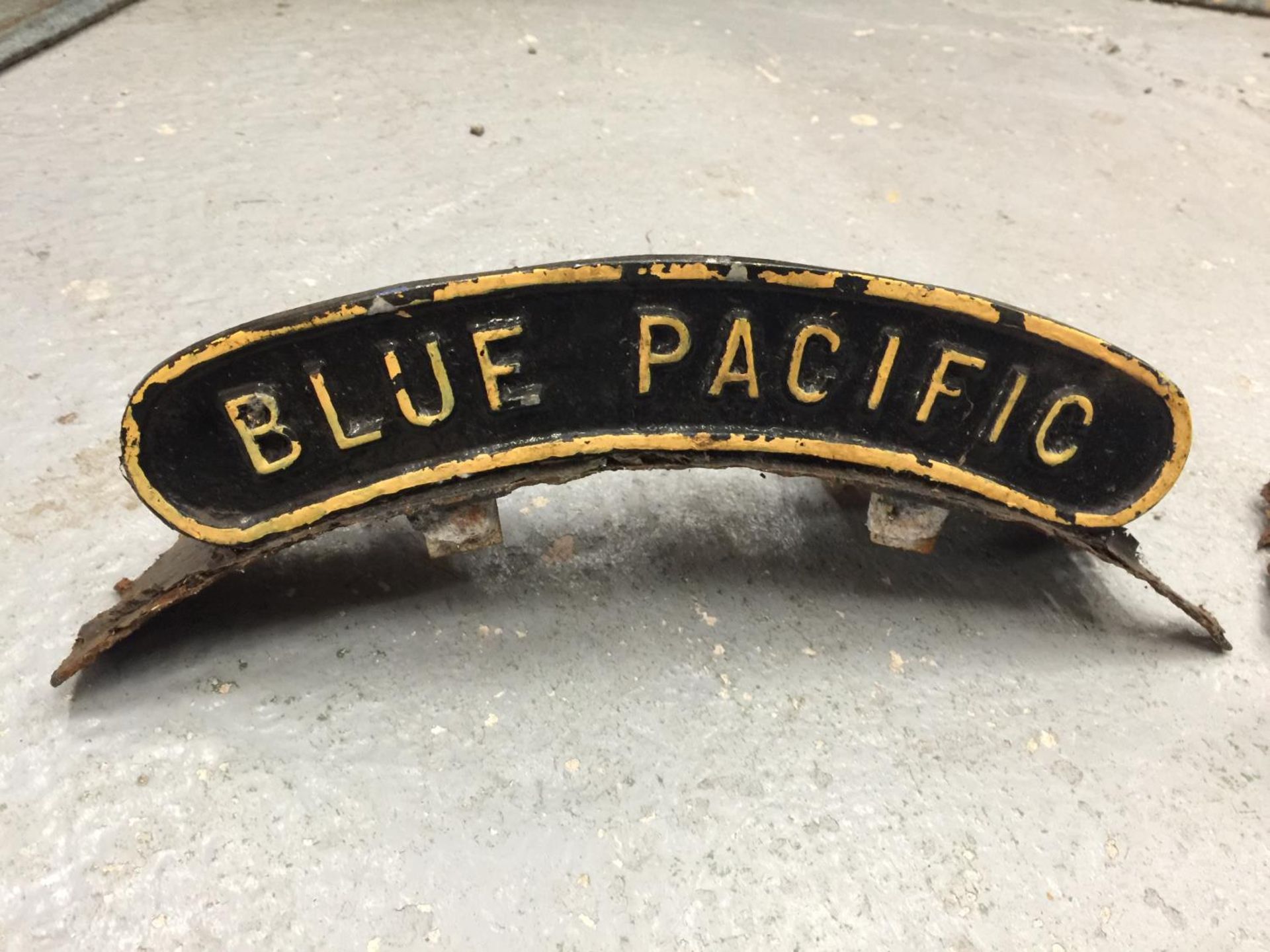 A RAILWAY LOCOMOTIVE AND TENDER - BLUE PACIFIC, WITH CAST ALLOY NAME PLATES - 15 INCH GAUGE, FOR - Image 36 of 37