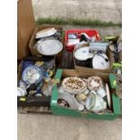 AN ASSORTMENT OF HOUSEHOLD CLEARANCE ITEMS TO INCLUDE CERAMICS AND GLASS WARE