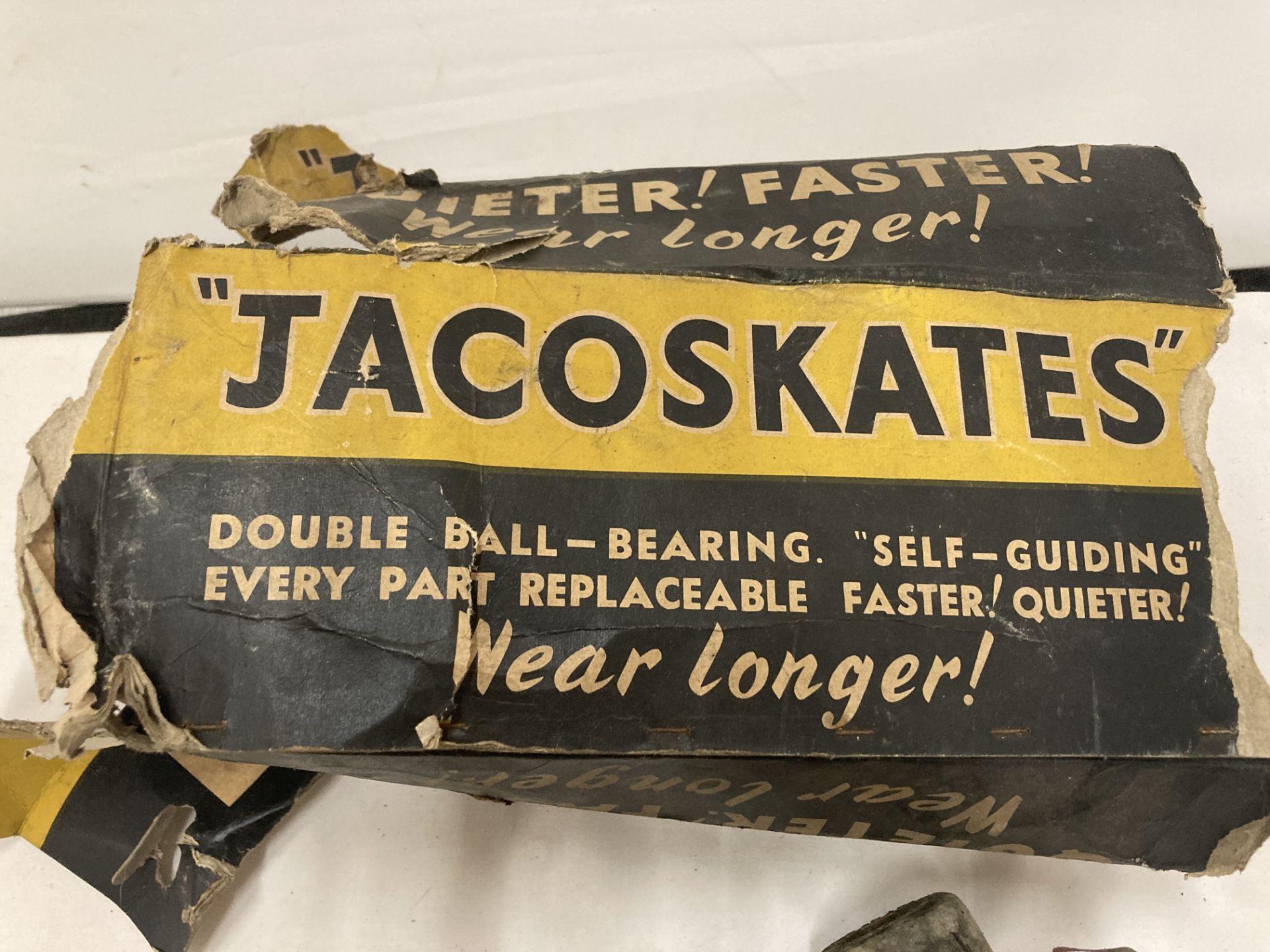 A PAIR OF VINTAGE 'JACOSKATES' ROLLER SKATES IN ORIGINAL BOX - Image 4 of 6