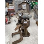 AN ASSORTMENT OF VINTAGE ITEMS TO INCLUDE A COBBLERS LAST, HEATERS AND LIGHTS ETC