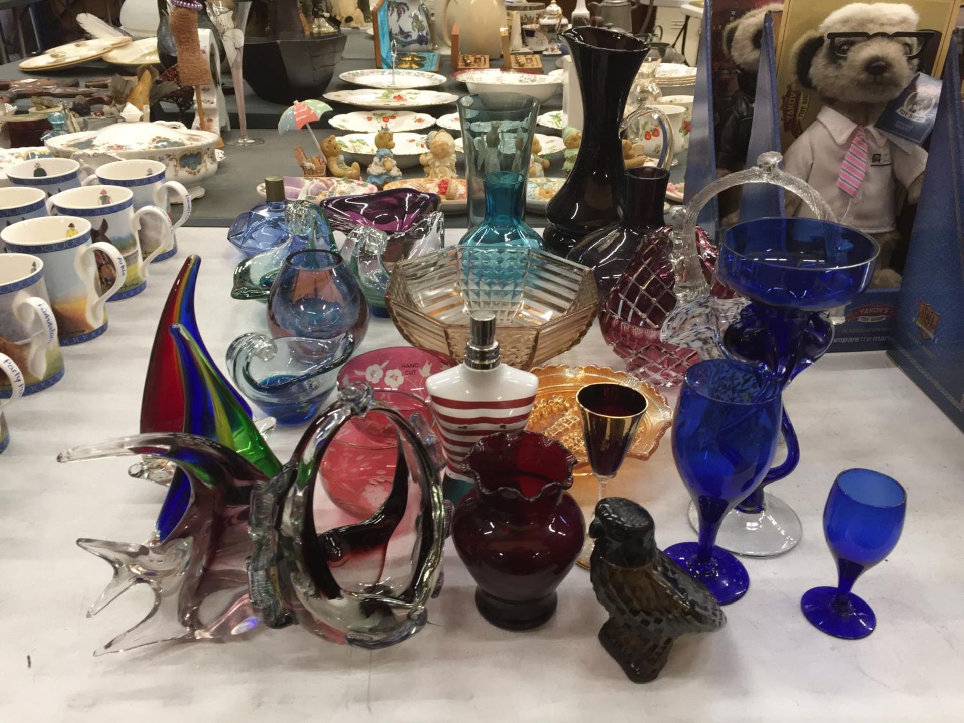 A LARGE QUANTITY OF COLOURED GLASSWARE TO INCLUDE MURANO AND MDINA STYLE, VASES, JUGS, BOWLS, - Image 21 of 21