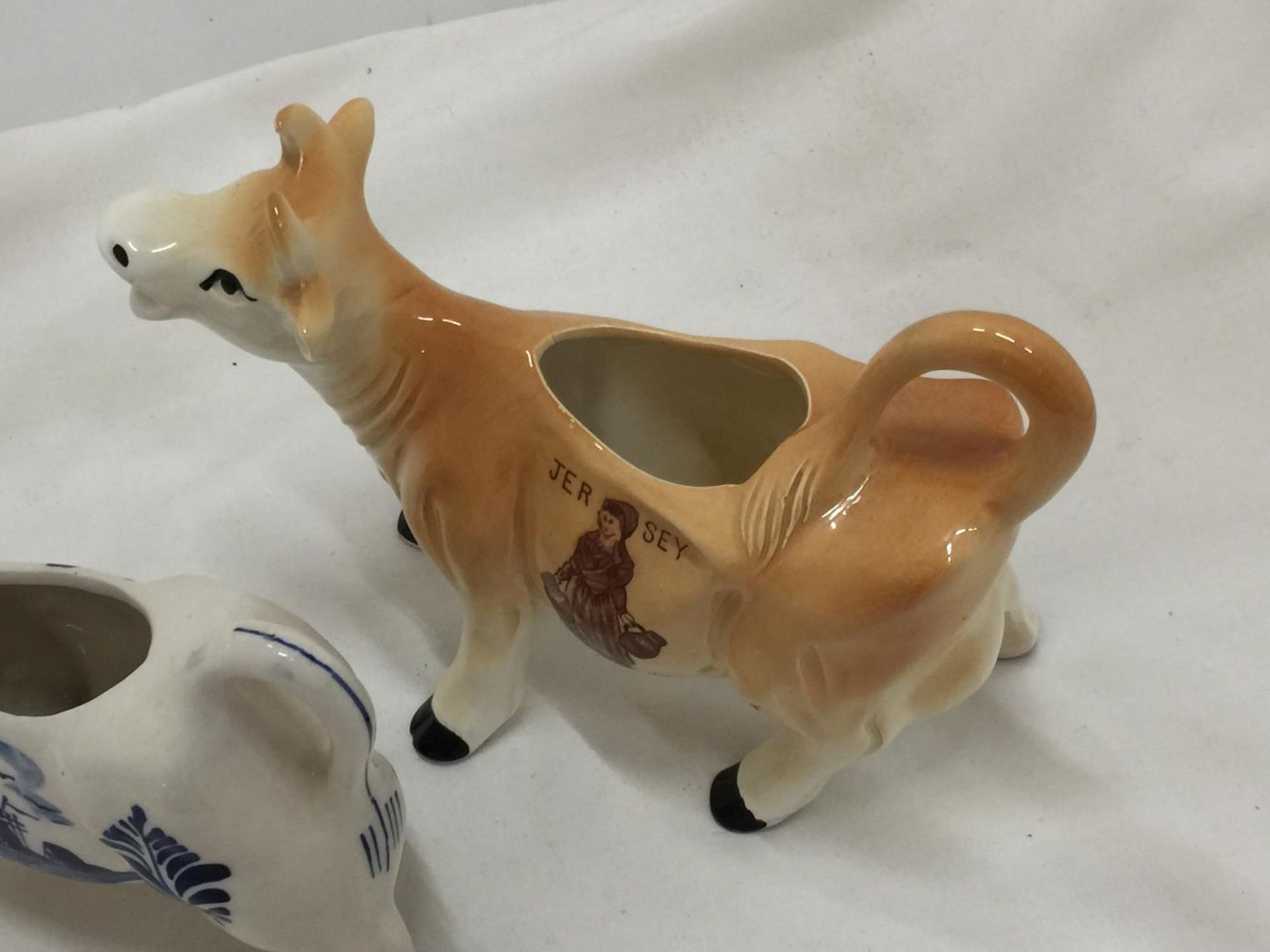 A DELFT BLUE HANDPAINTED COW CREAMER AND A JERSEY COW CREAMER - Image 6 of 7