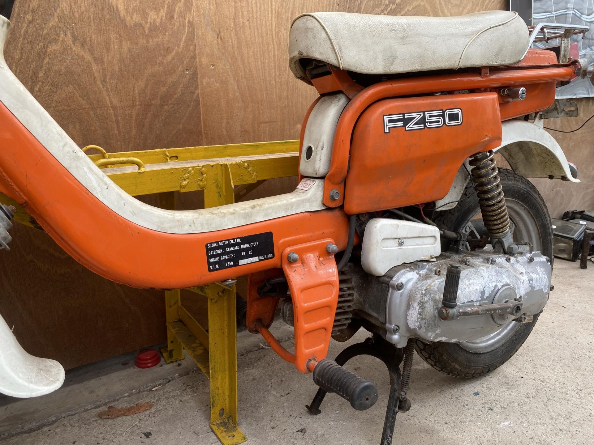 A FZ50 SUZUKI WITH LOG BOOK AND KEY,MILEAGE 611 MILES, REGISTRATION WNA 608X TO INCLUDE A HAND - Image 8 of 15