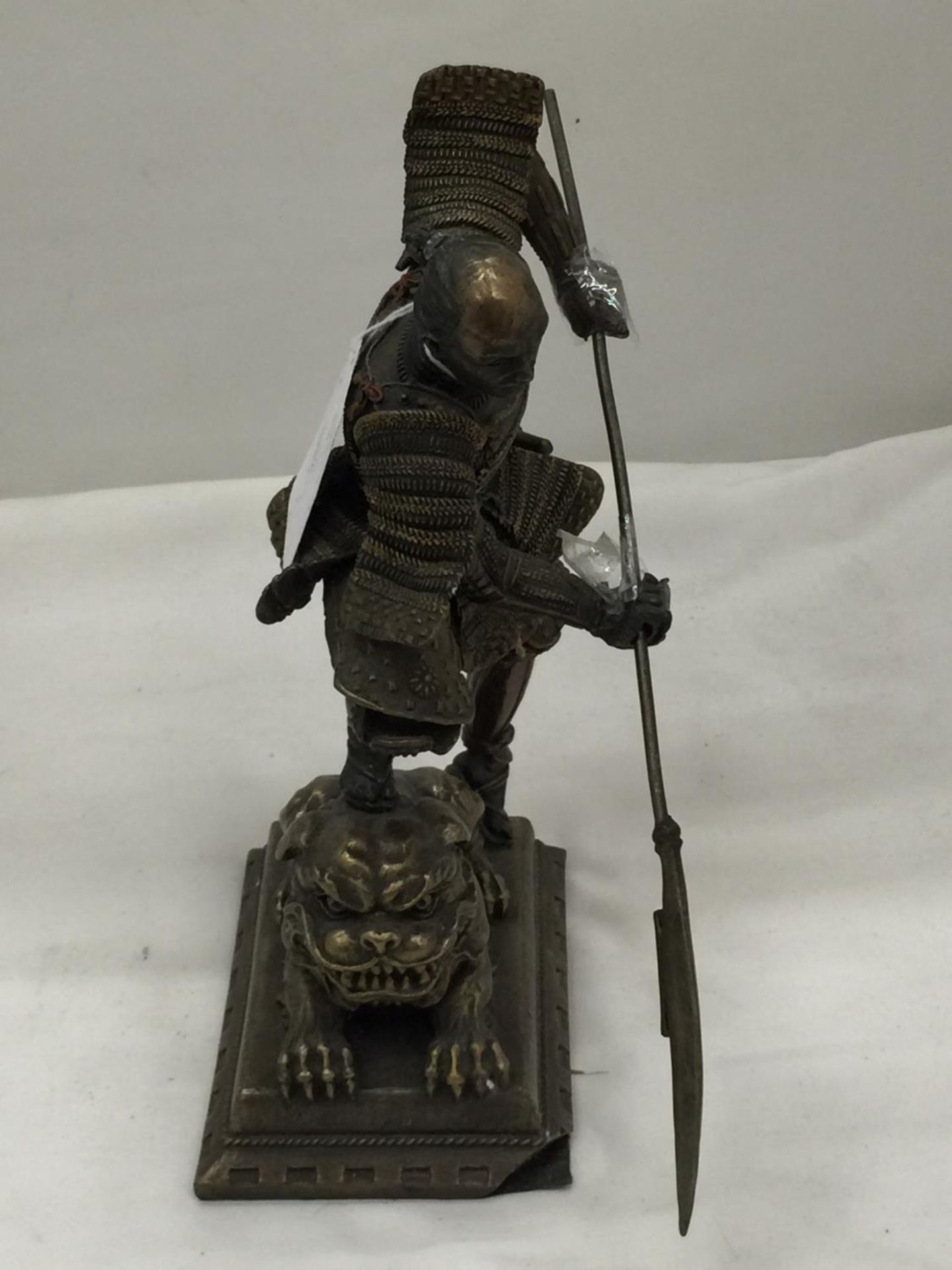 A METAL FIGURE OF A SAMURAI WARRIOR STANDING ON A LION HEIGHT 24CM - Image 2 of 3