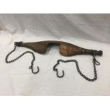 A VINTAGE OAK OX YOKE AND CHAINS W: 84CM