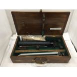 A J H STEWARD LTD 'FEATHERWEIGHT SPOTTER' TELESCOPE, LENGTH WHEN OPEN 44CM, WITH TRIPOD IN AN OAK