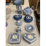 A QUANTITY OF WEDGWOOD JASPERWARE POWDER BLUE AND DARK BLUE TO INCLUDE A TEAPOT, VASE, TRINKET