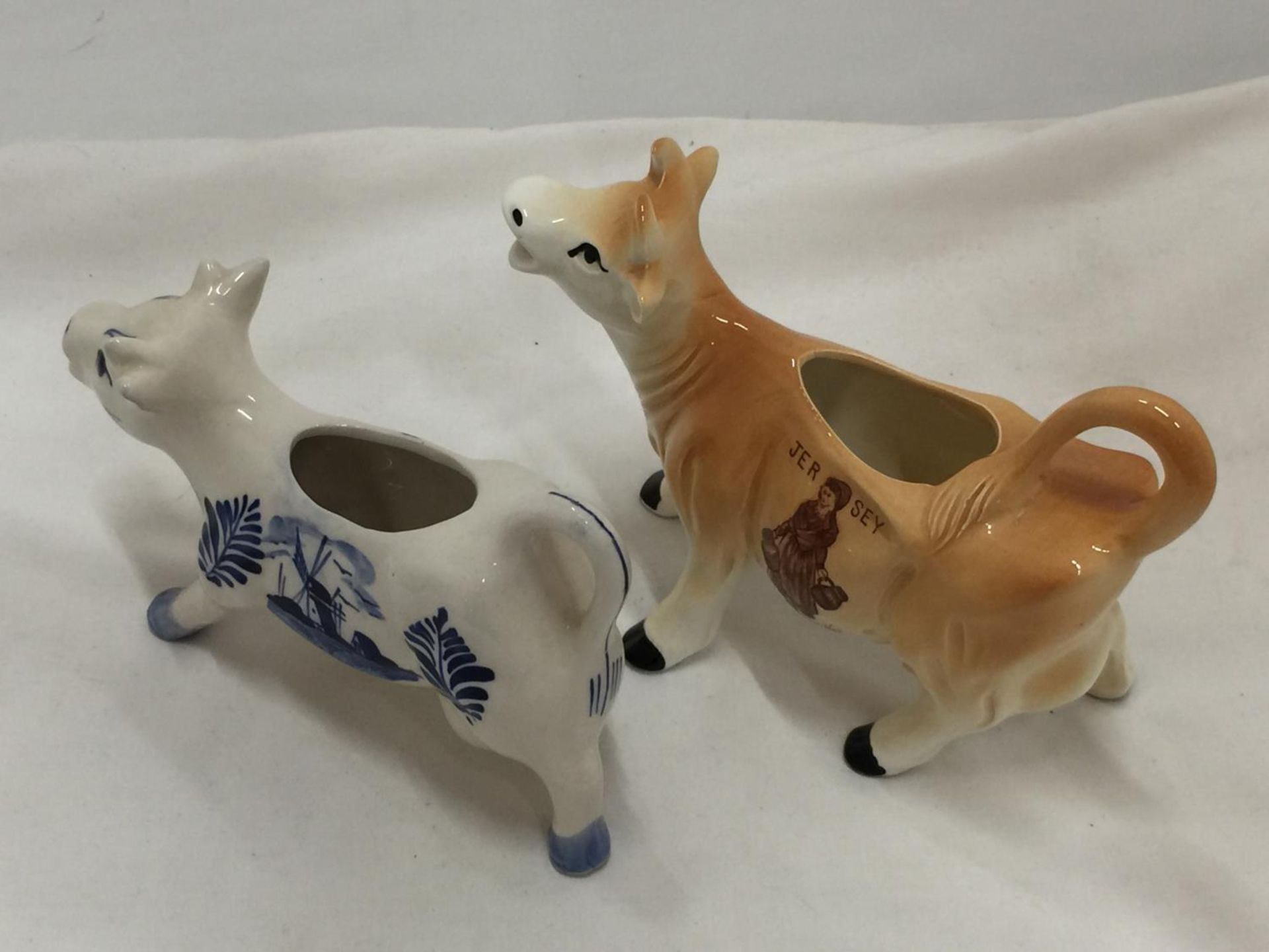 A DELFT BLUE HANDPAINTED COW CREAMER AND A JERSEY COW CREAMER - Image 4 of 7