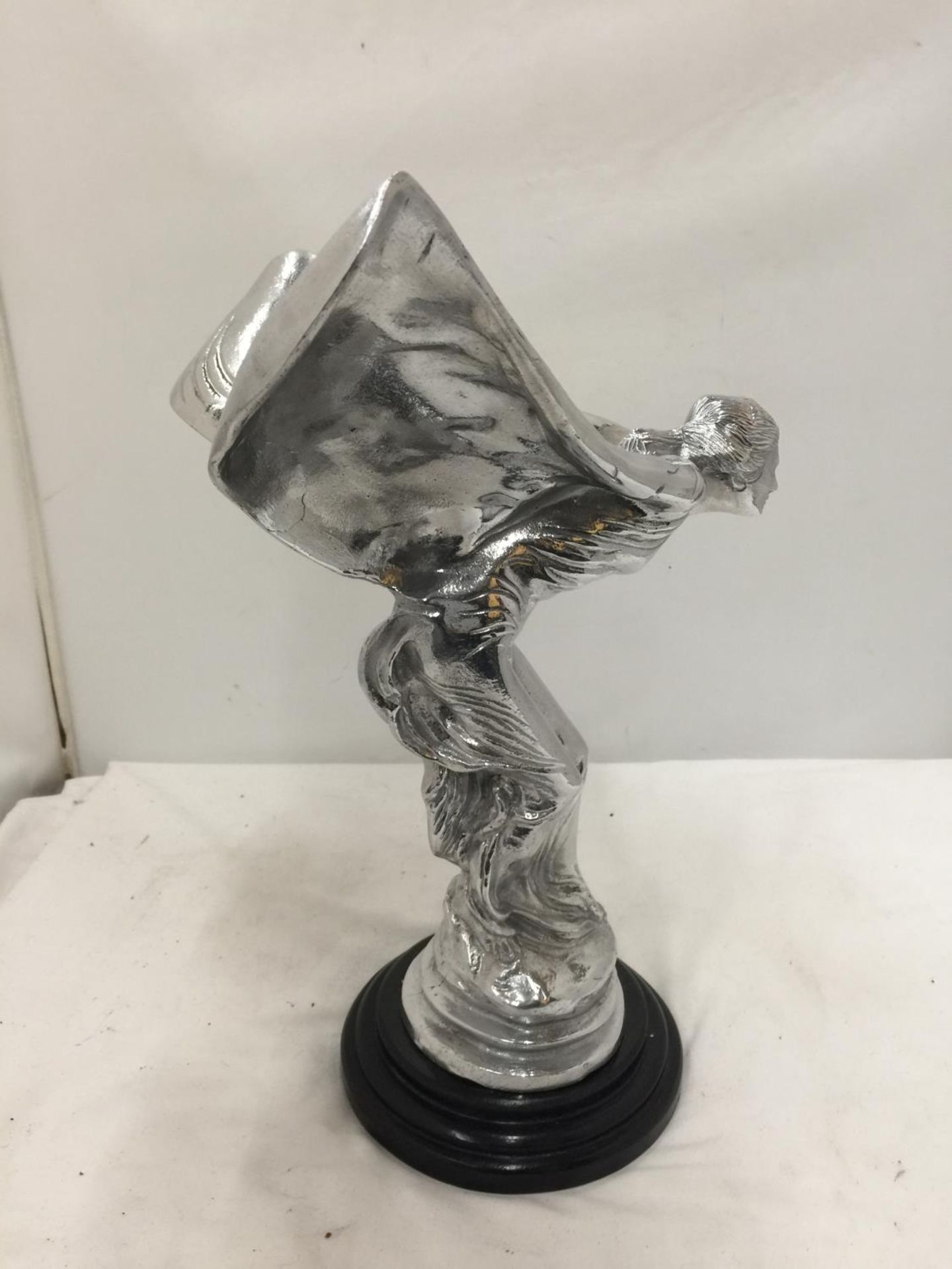 A LARGE CHROME 'SPIRIT OF ECSTASY' ON A BASE HEIGHT 37CM - Image 4 of 5