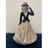 A ROYAL WORCESTER LIMITED EDITION OF 1200 LES PETITES FIGURINE "AMELIA" A10 - 17 CM IN HEIGHT