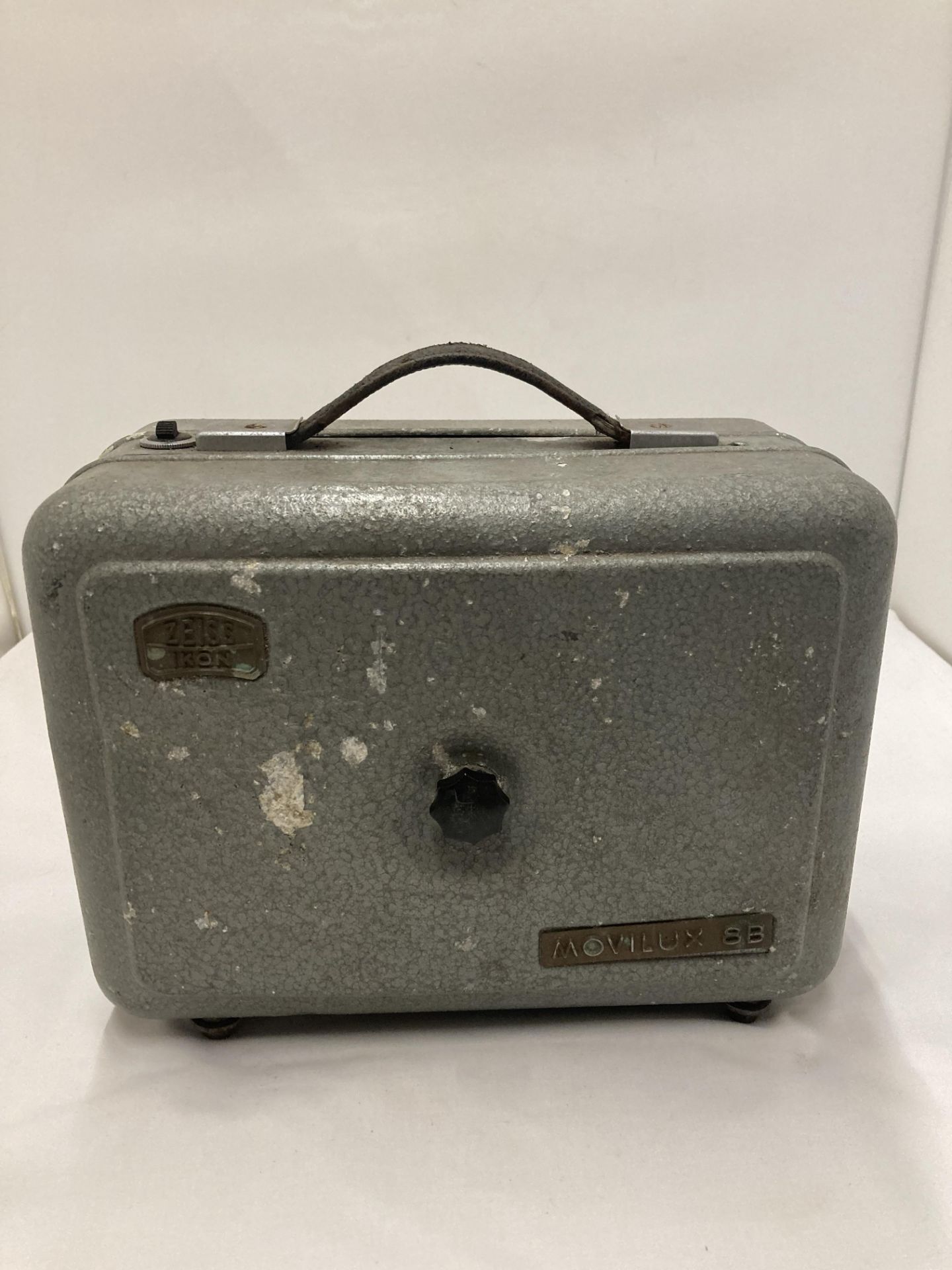 A VINTAGE MOVILUX 8B ZEISS IKON PROJECTOR
