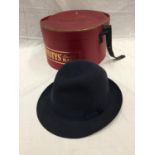 A CHRISTYS' LONDON HATS OF HARRODS 'CLIFTON' TRILBY HAT (SIZE 7 3/8" - 60CM) AS NEW CONDITION