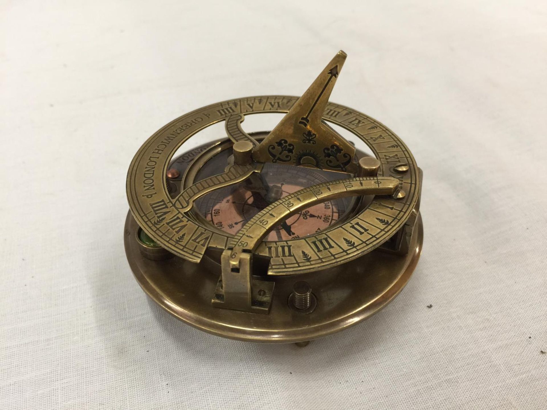 A BRASS SUNDIAL GREENWICH LONDON COMPASS W: 8.5CM