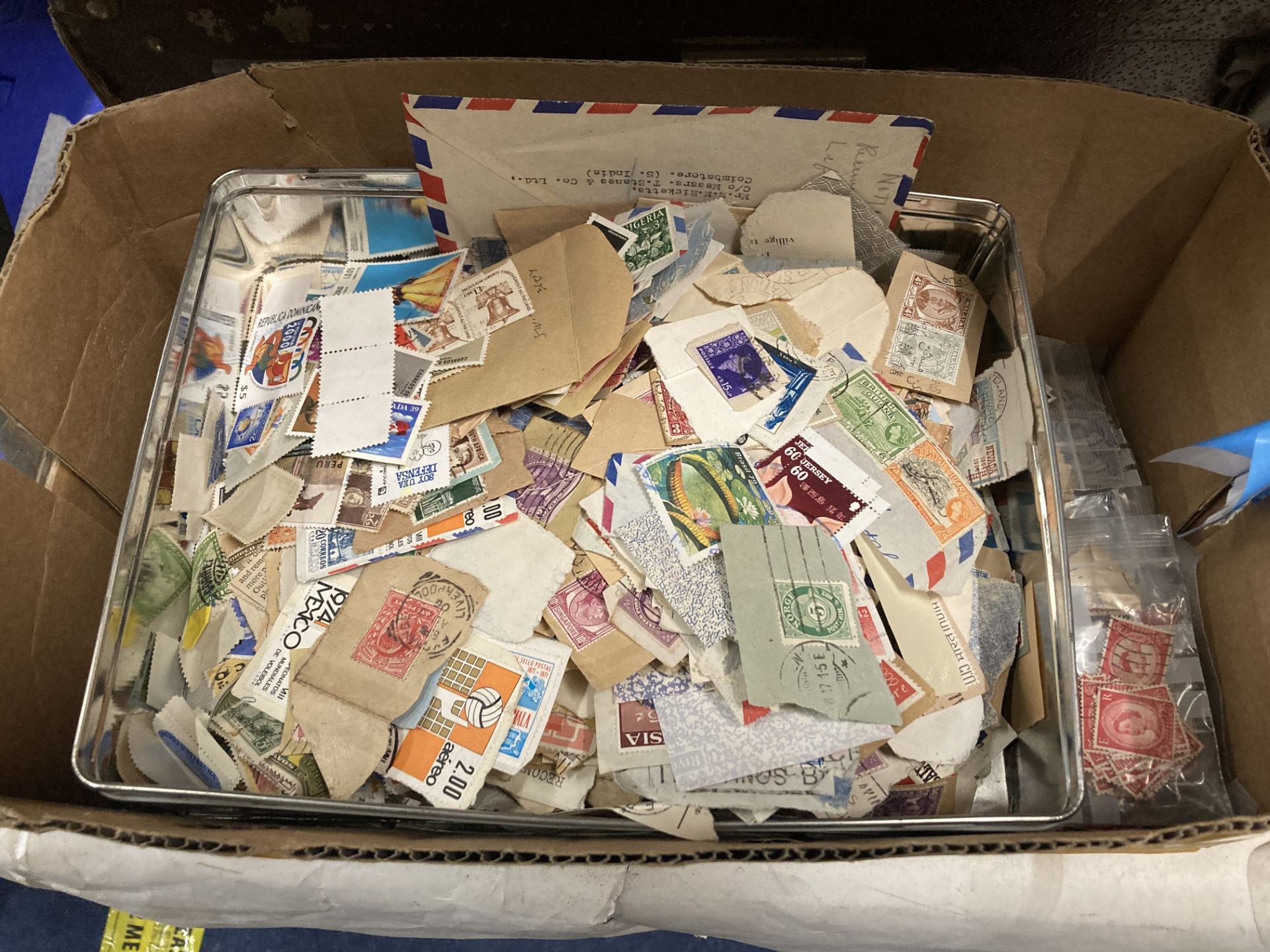 A BOX OF MIXED STAMPS TO INCLUDE VINTAGE BRITISH, FOREIGN AND FIRST DAY COVERS