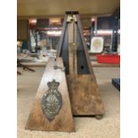 A WALNUT CASED VINTAGE METRONOME, MADE IN LONDON