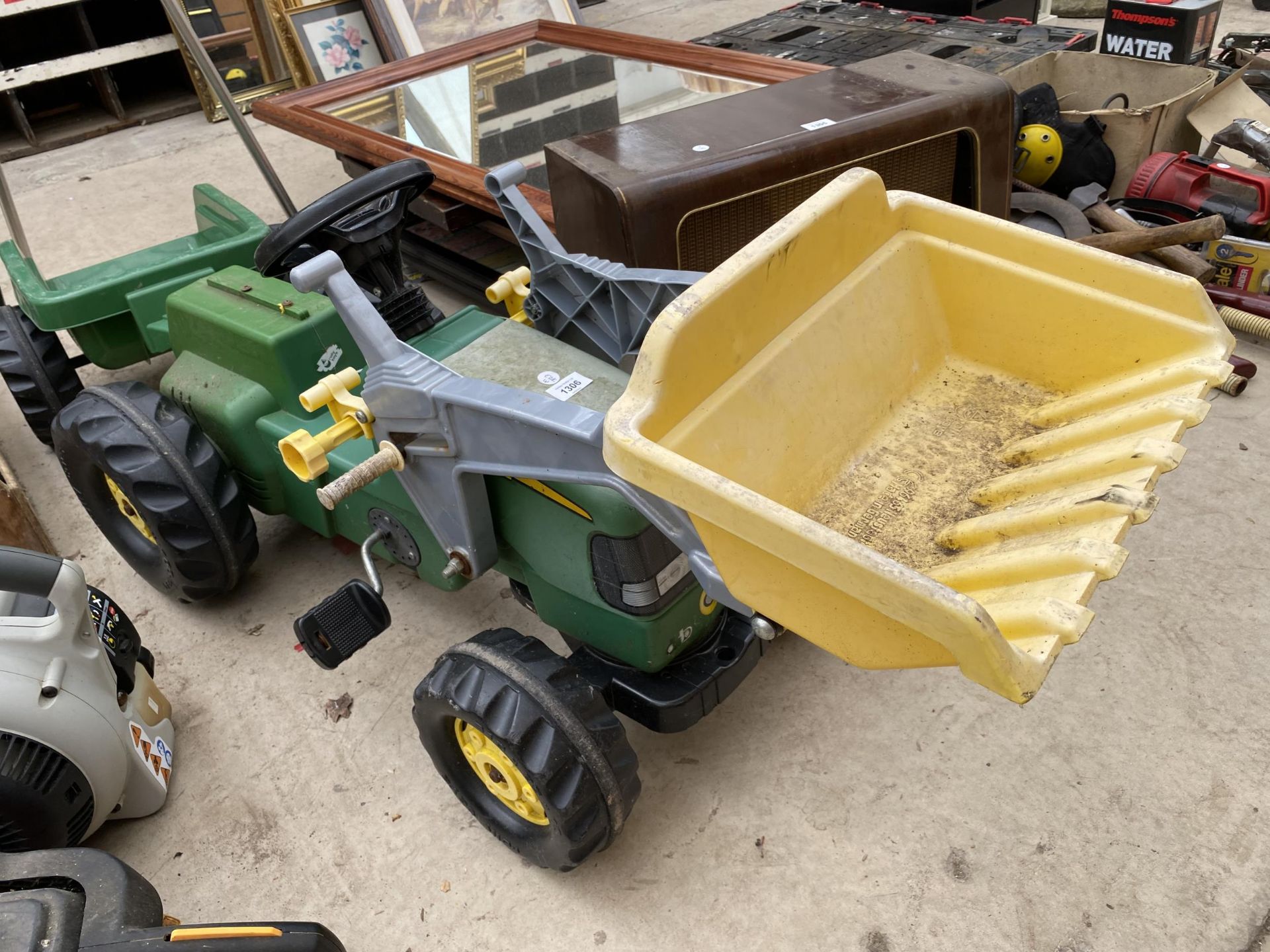 A PLASTIC JOHN DEERE PEDAL TRACTOR WITH TRAILER - Image 6 of 6