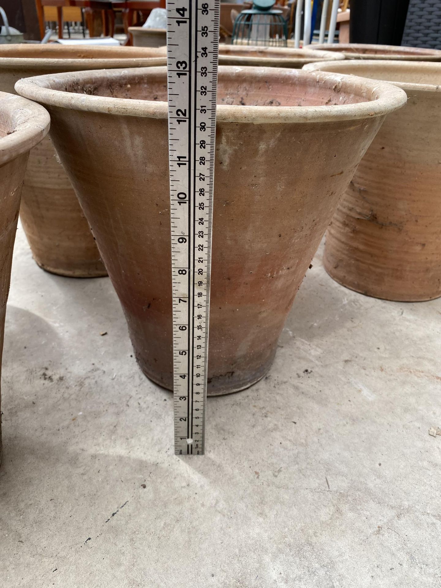 A COLLECTION OF EIGHT LARGE TERRACOTTA GARDEN POTS - Image 4 of 4