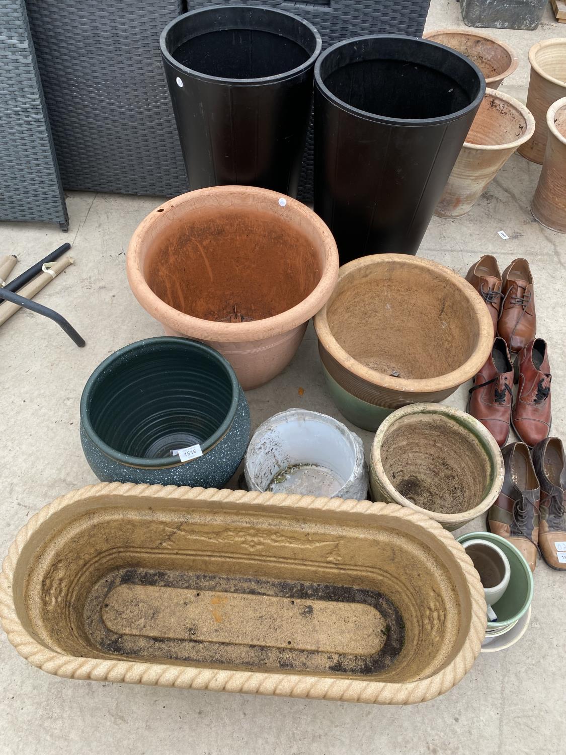 AN ASSORTMENT OF GARDEN POTS AND PLANTERS