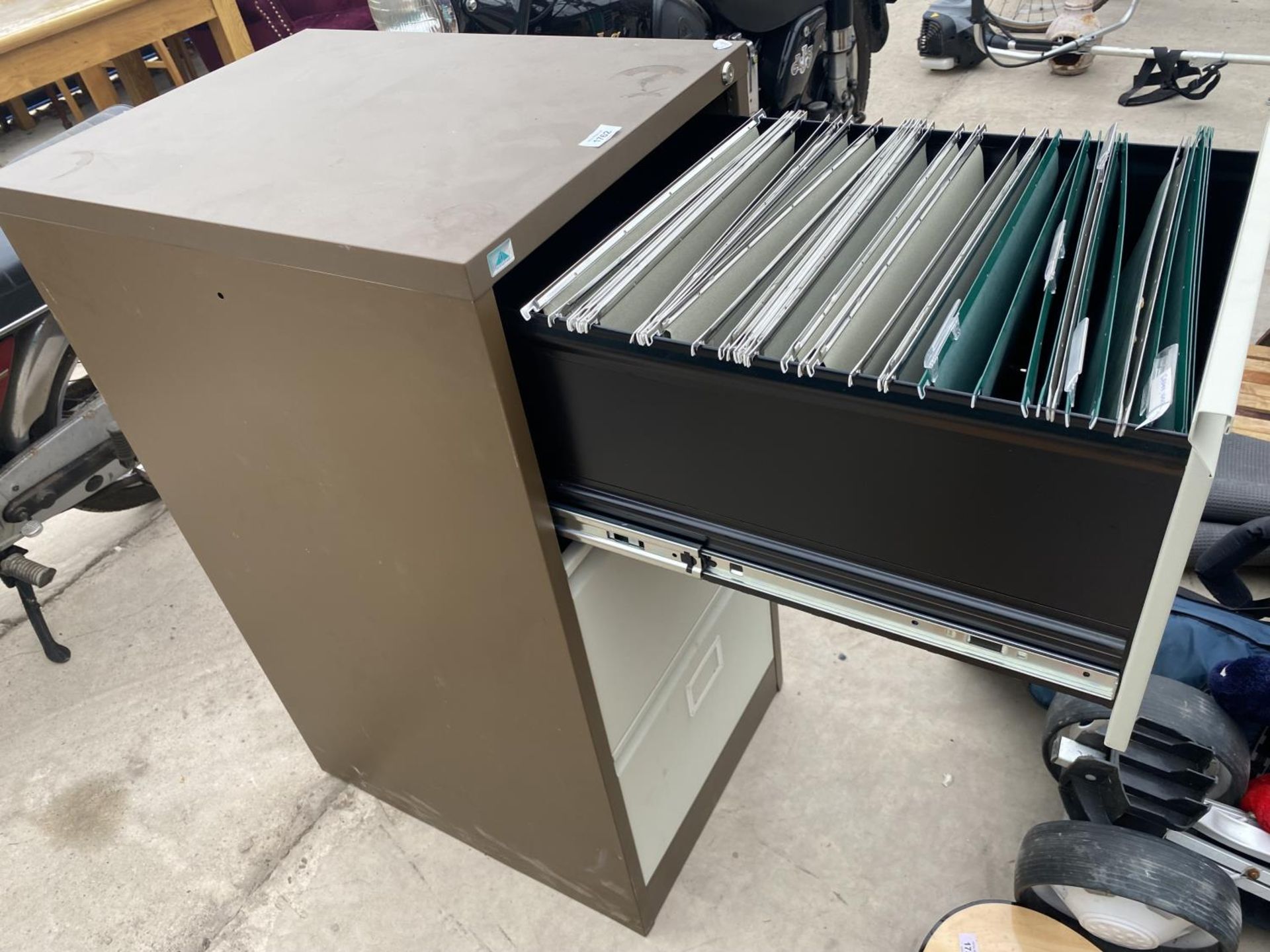 A BROWN AND CREAM THREE DRAWER METAL FILING CABINET - Image 2 of 4