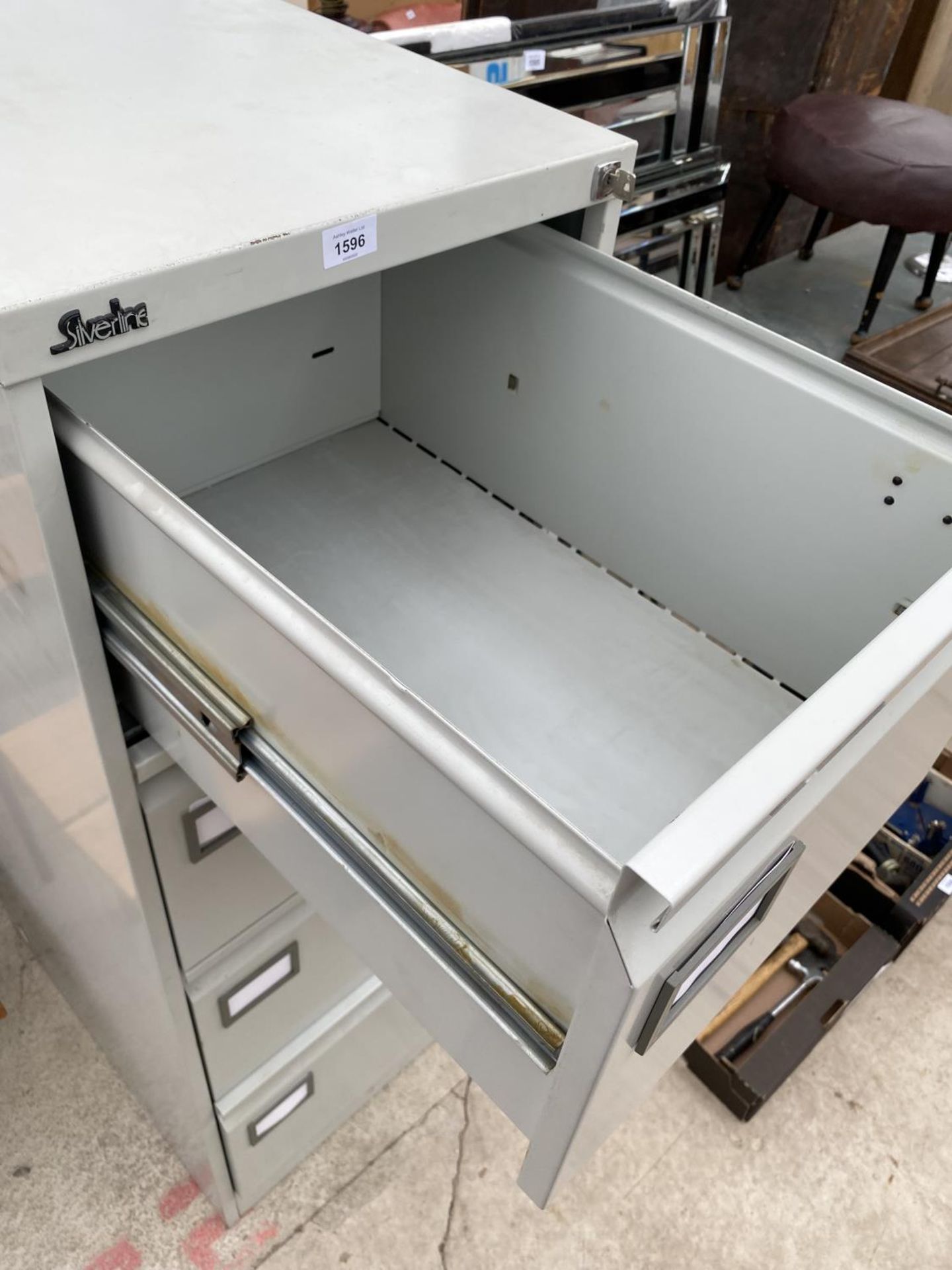 A SILVERLINE FOUR DRAWER FILING CABINET WITH KEY - Image 3 of 3