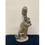 A PORCELAIN LLADRO FIGURINE "FOLLOWING HER CATS" - 25CM IN HEIGHT