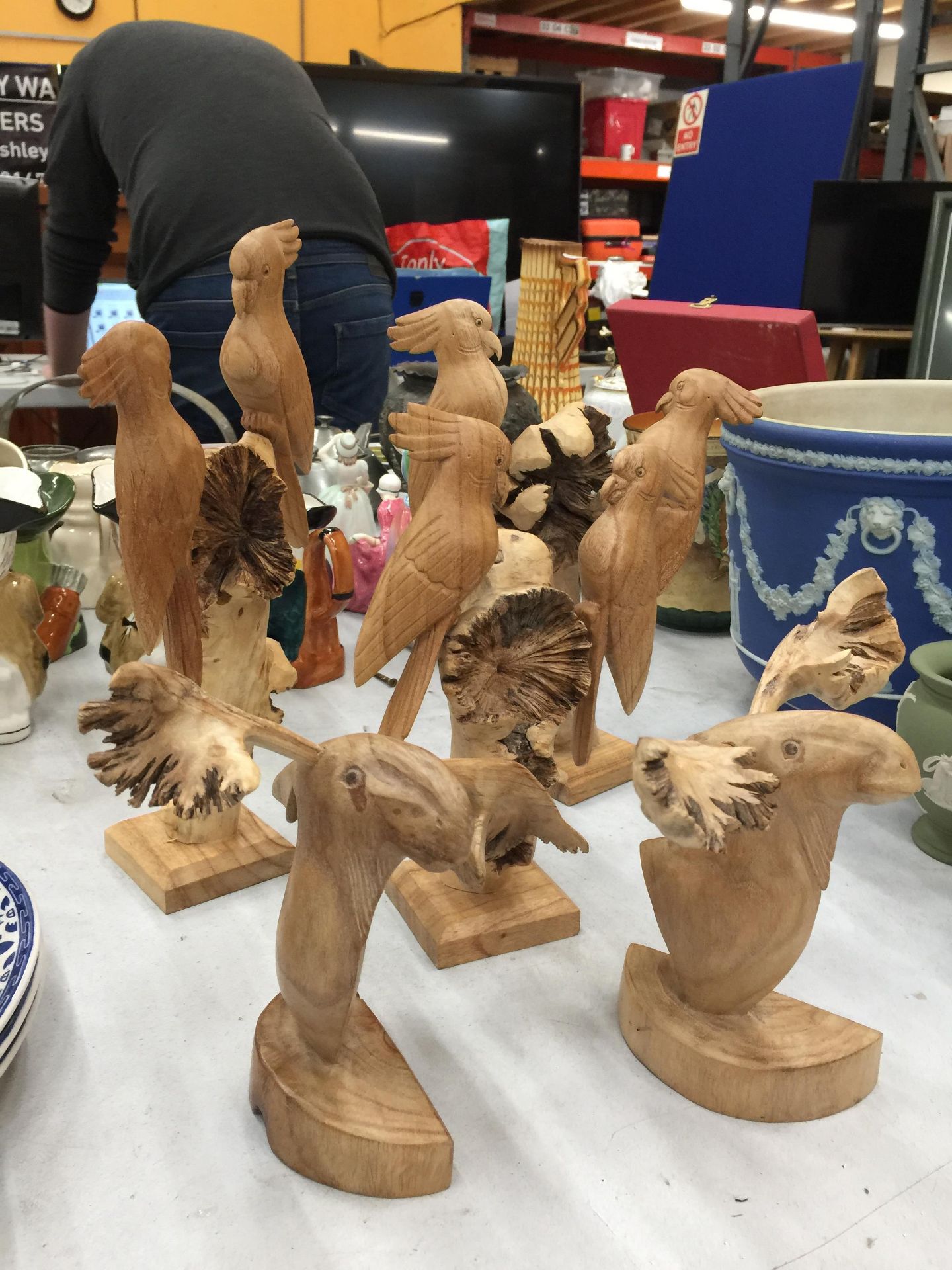 A COLLECTION OF CARVED TREEN PARROTS AND MOOSES - 5 IN TOTAL - Image 4 of 4
