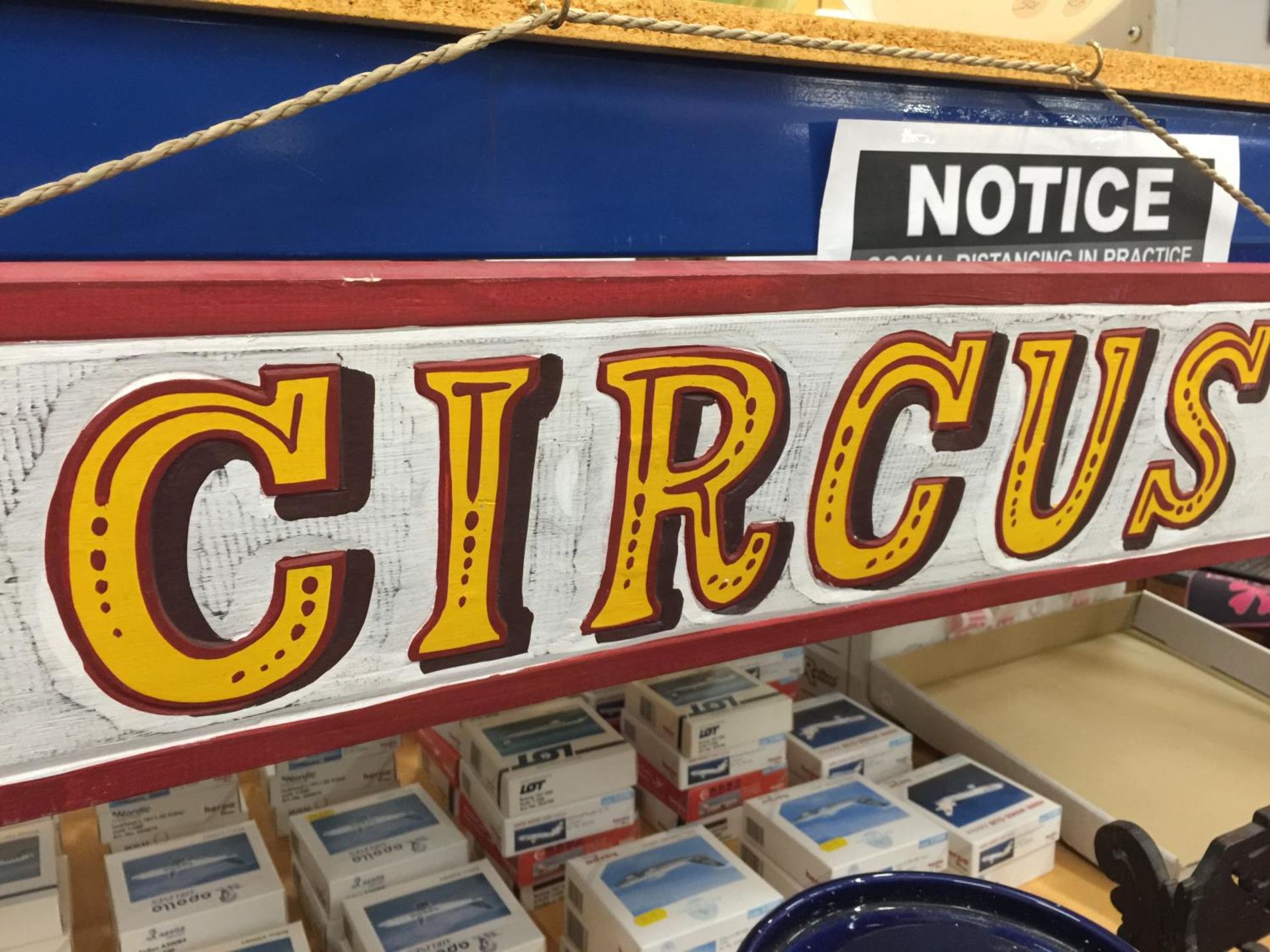 A PAINTED WOODEN CIRCUS HANGING SIGN W: 100CM - Image 3 of 3