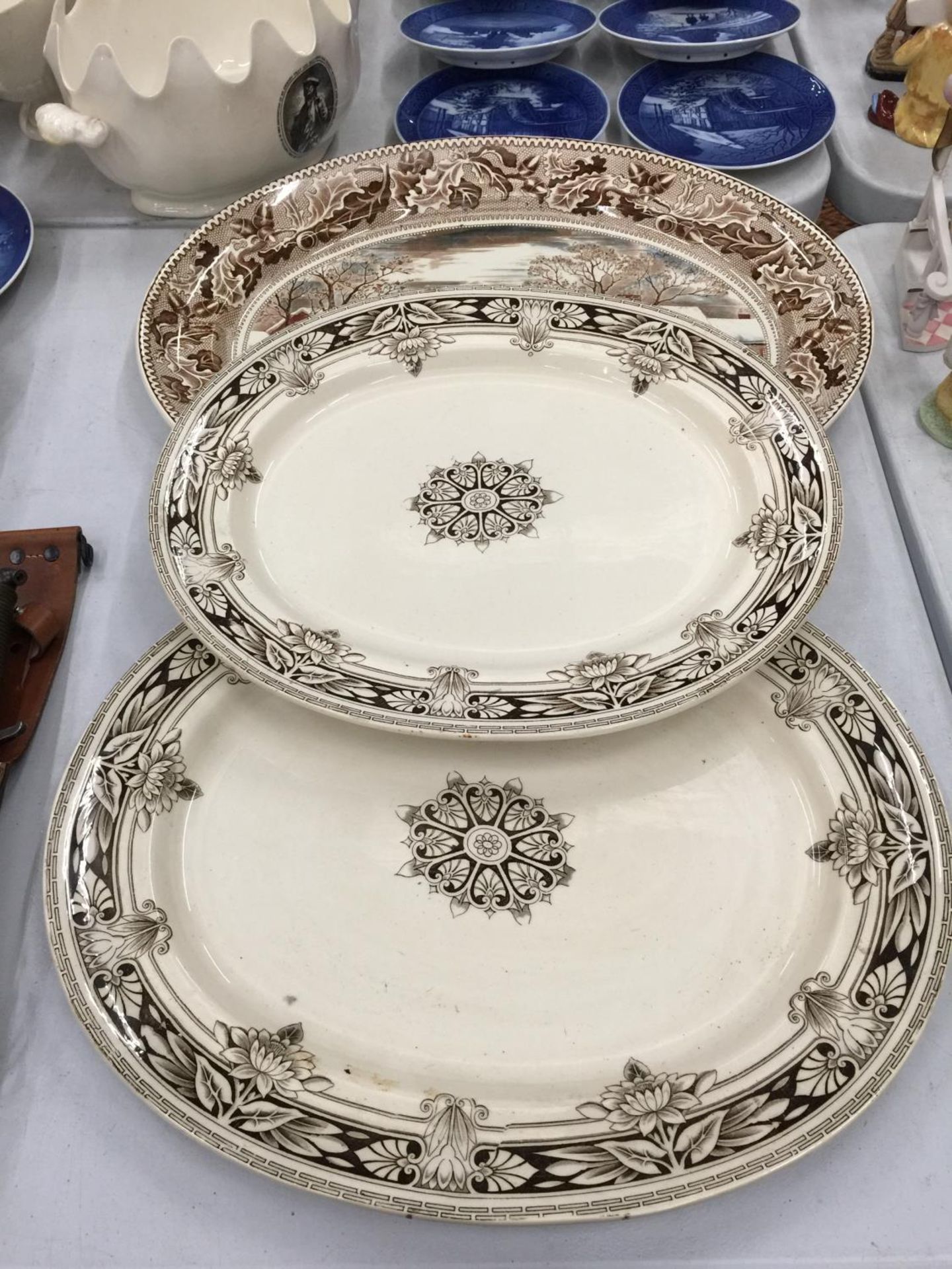 TWO OVAL VICTORIAN PLATTERS DIAMETERS 44.5CM AND 39.5CM PLUS A LARGE JOHNSON BROS OVAL MEAT