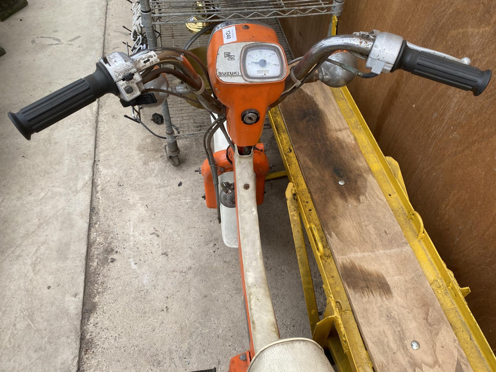 A FZ50 SUZUKI WITH LOG BOOK AND KEY,MILEAGE 611 MILES, REGISTRATION WNA 608X TO INCLUDE A HAND - Image 11 of 15