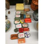 A QUANTITY OF VINTAGE TINS TO INCLUDE WESTMINSTER ALTAR BREADS, THROAT PASTILLES, ETC