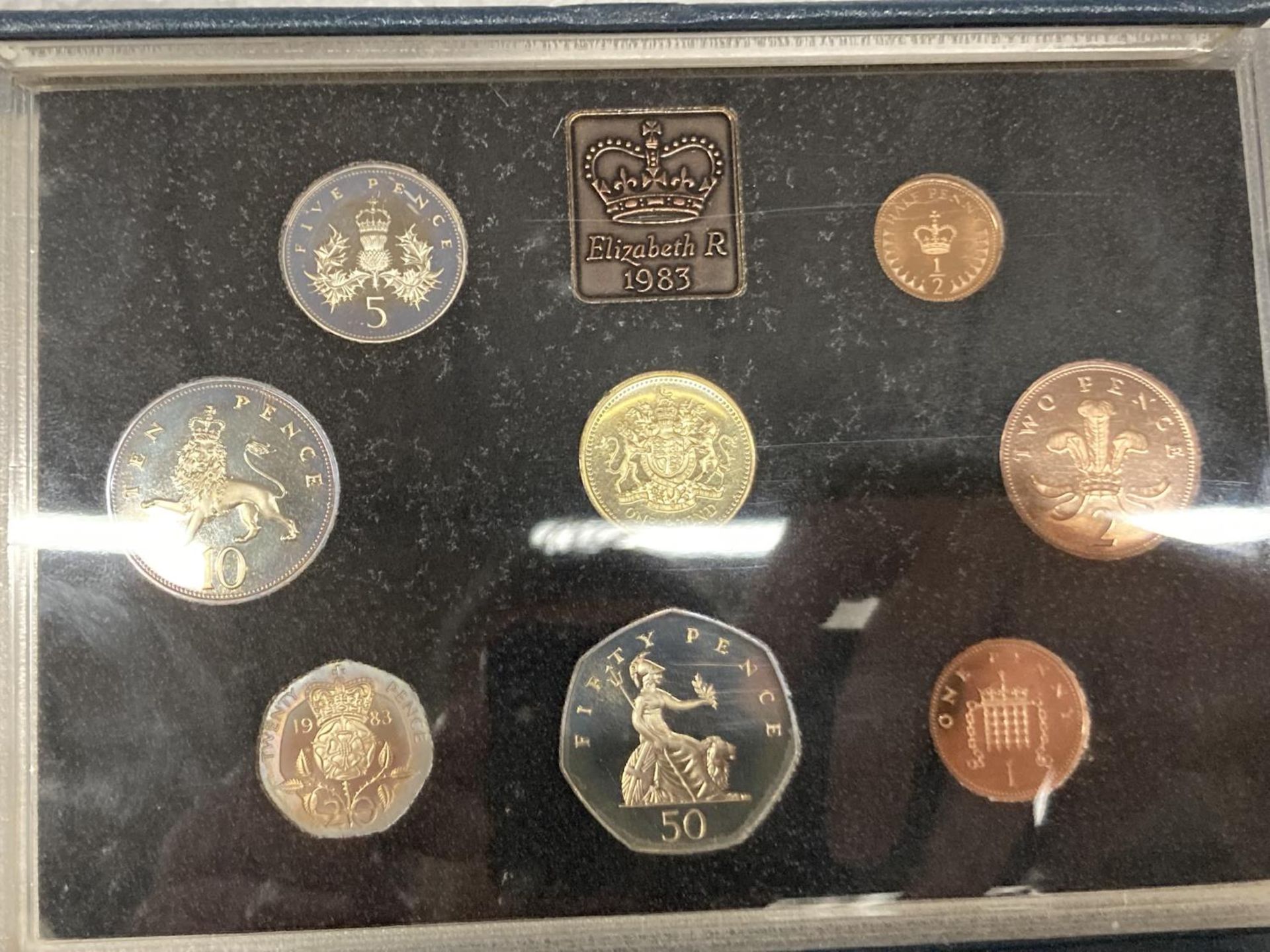 A BOXED ROYAL MINT 1983 PROOF COIN COLLECTION - Image 3 of 4