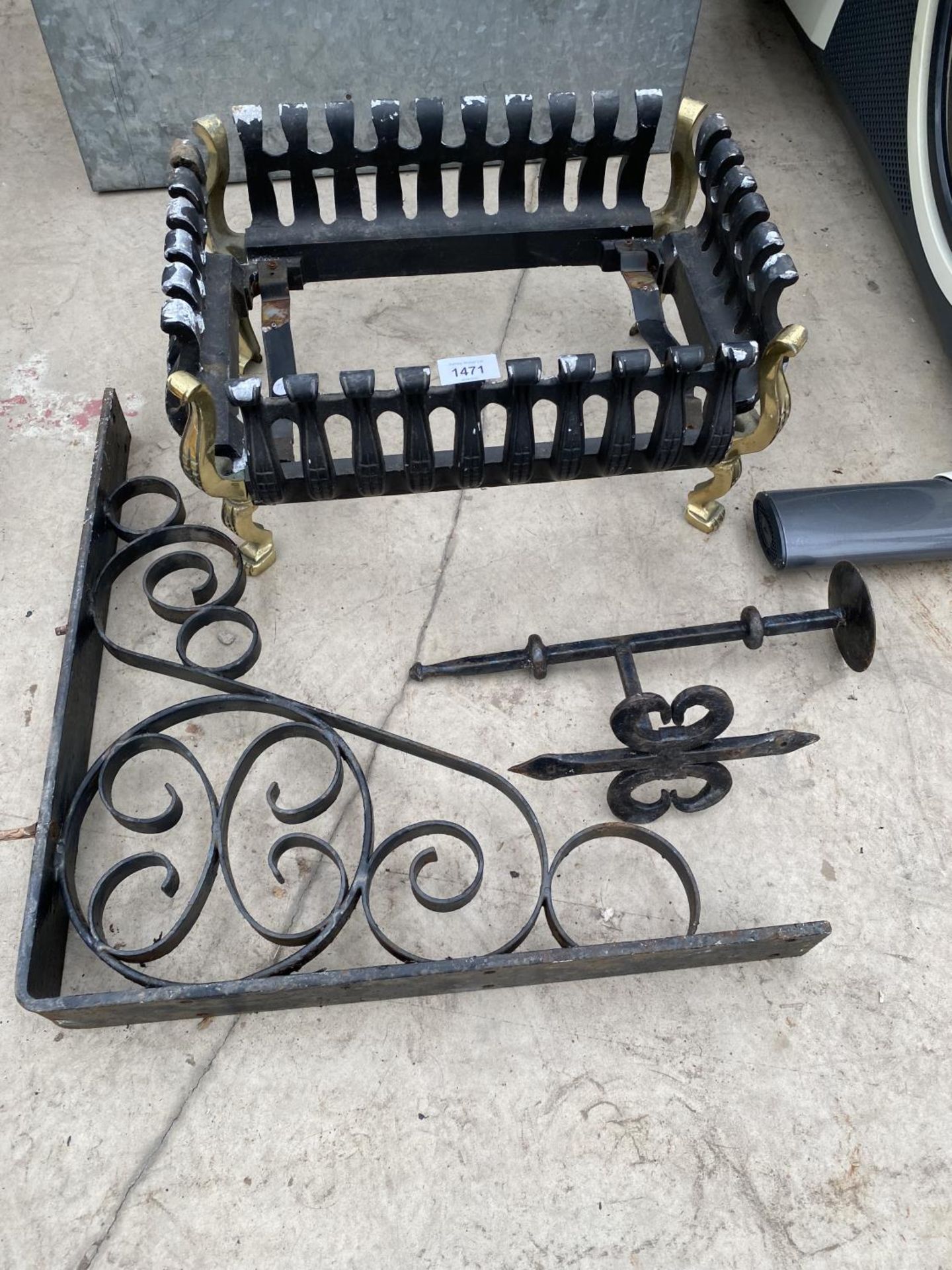 A DECORATIVE CAST IRON FIRE GRATE AND TWO WALL BRACKETS