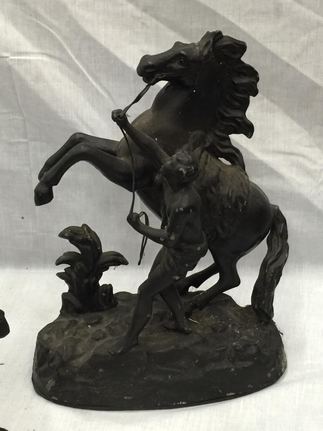 A PAIR OF MARLEY HORSES AND A SAMURAI RIDING A KISOUMA HORSE H: 40CM ARM A/F - Image 3 of 8