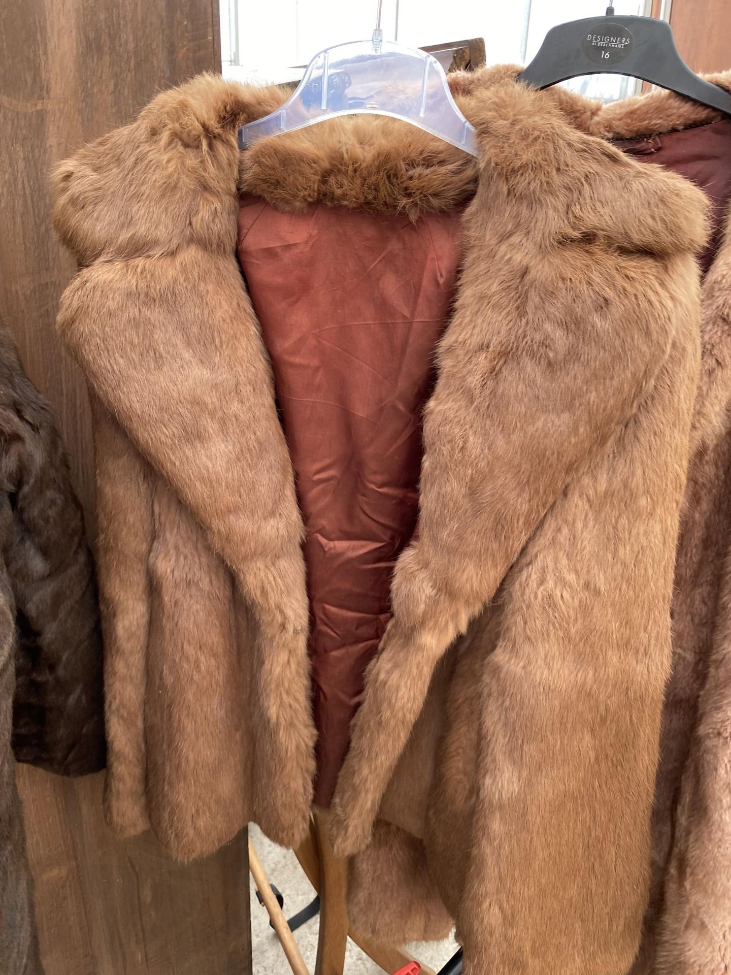 THREE LADIES FUR COATS AND A FUR STOLE - Image 3 of 5