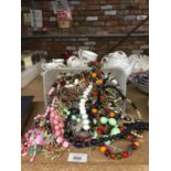 A QUANTITY OF COSTUME JEWELLERY TO INCLUDE BEADS, NECKLACES, BROOCHES, ETC