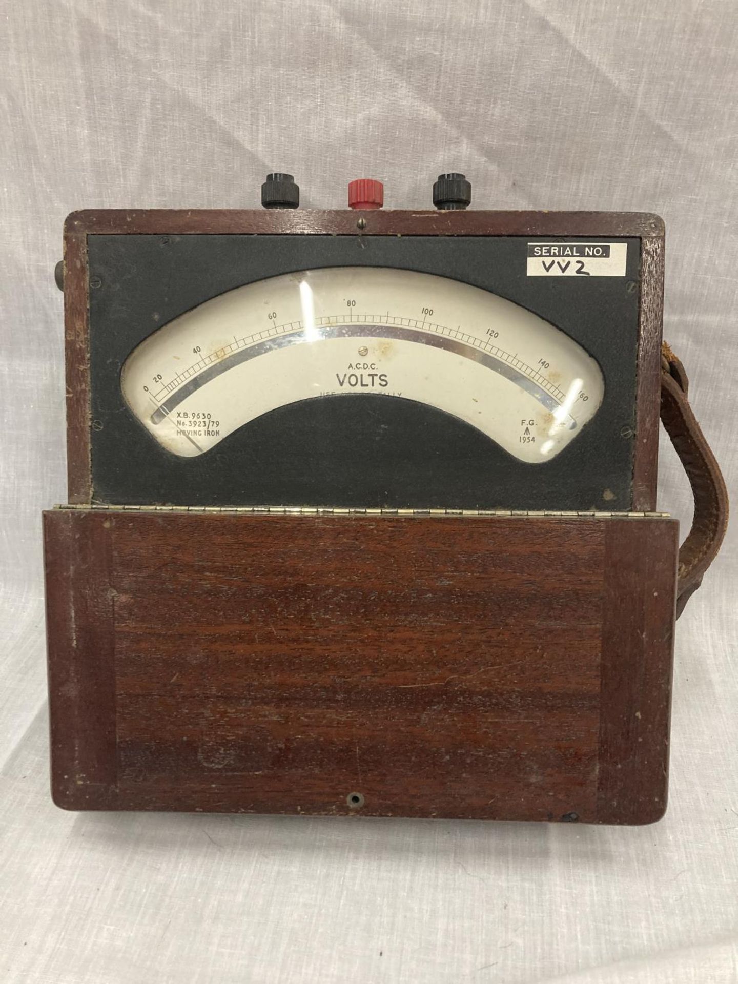 A MILITARY BRITISH PHYSICAL LABORATORIES VOLT METER SERIAL NO. VV2 - Image 3 of 3