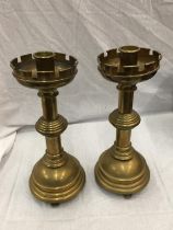 A VERY HEAVY PAIR OF PUGIN BRASS GOTHIC REVIVAL STYLE CANDLESTICKS H: 50CM