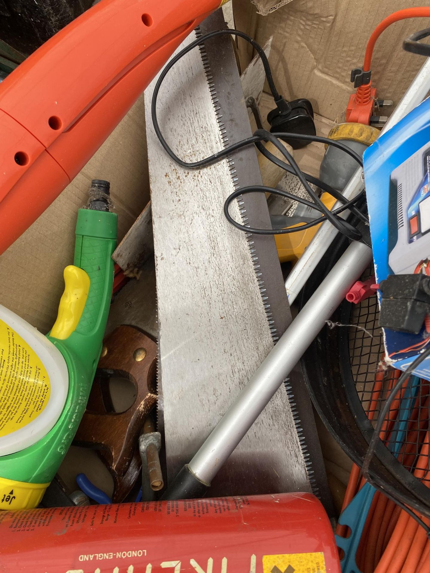 AN ASSORTMENT OF ITEMS TO INCLUDE AN ELECTRIC GRASS STRIMMER, EXTENSION LEAD AND A CLOCK ETC - Image 6 of 6