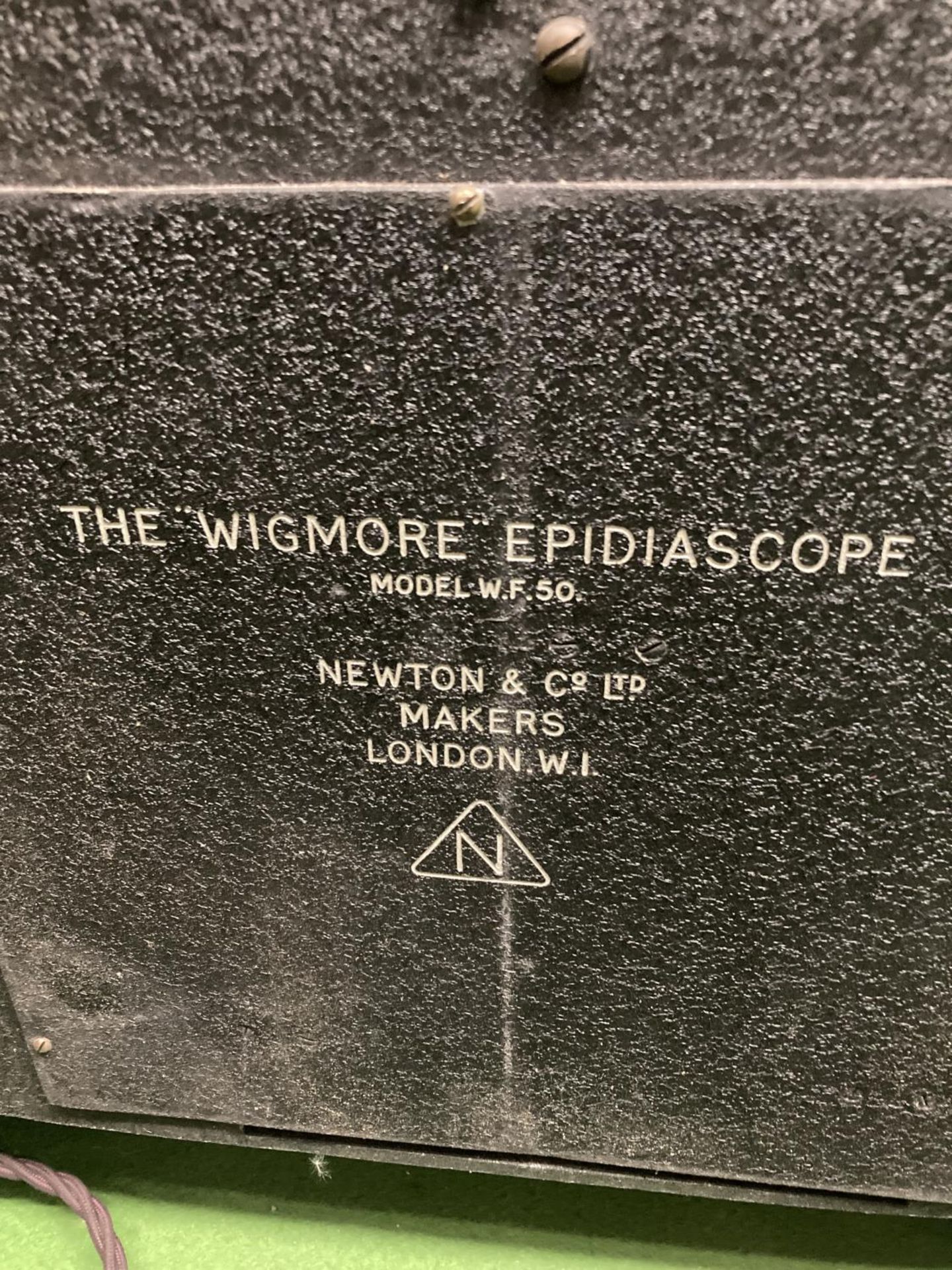 A VINTAGE 'WIGMORE' EPIDIASCOPE MODEL W. F. 50, MADE BY NEWTON & CO LTD, LONDON. - Image 2 of 3