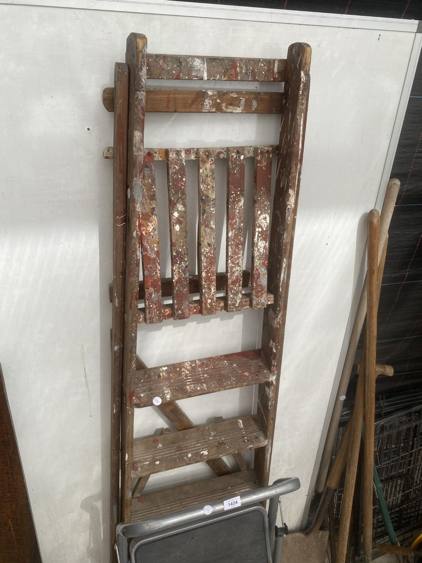 A VINTAGE FIVE RUNG WOODEN STEP LADDER AND AND A SMALL TWO RUNBG STEP - Image 3 of 3