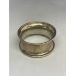 A HALLMARKED CHESTER SILVER NAPKIN RING