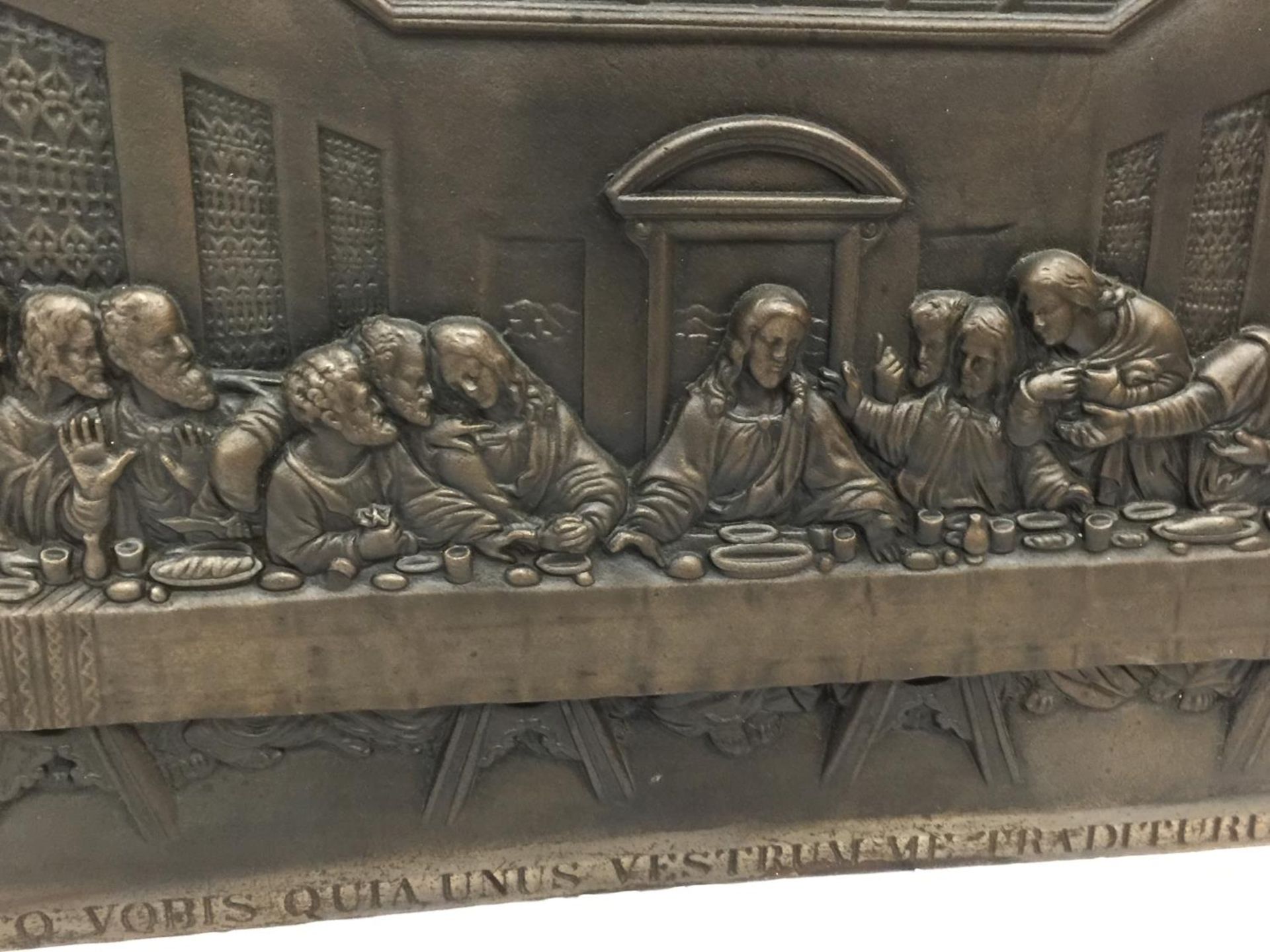 A HEAVY CAST IRON HANGING PLAQUE OF THE LAST SUPPER W: 67CM - Image 4 of 5