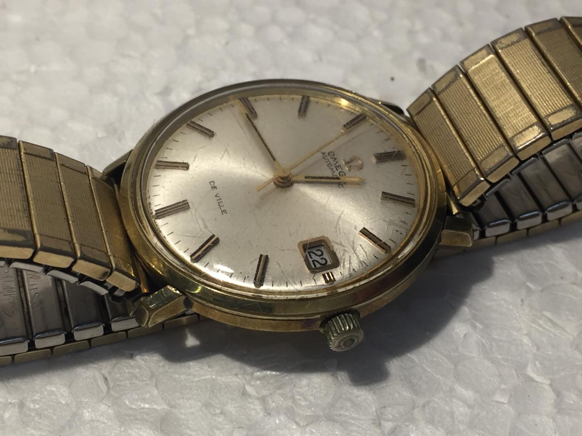 A VINTAGE OMEGA AUTOMATIC DE VILLE WATCH POSSIBLY 9CT GOLD WRIST WATCH IN WORKING ORDER WHEN - Image 3 of 7