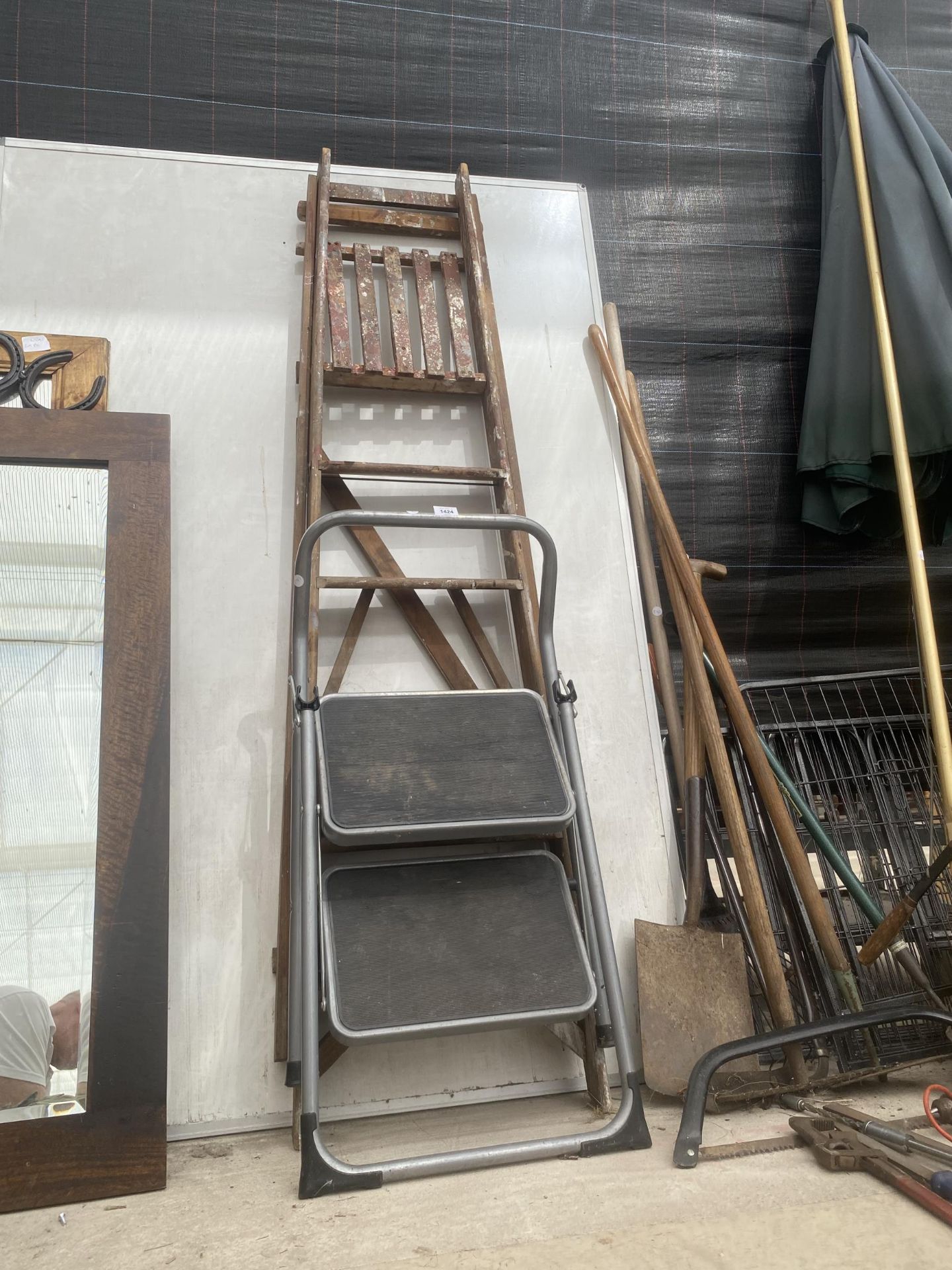 A VINTAGE FIVE RUNG WOODEN STEP LADDER AND AND A SMALL TWO RUNBG STEP