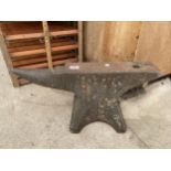 A VINTAGE BLACKSMITHS ANVIL (L:24.5 INCHES)