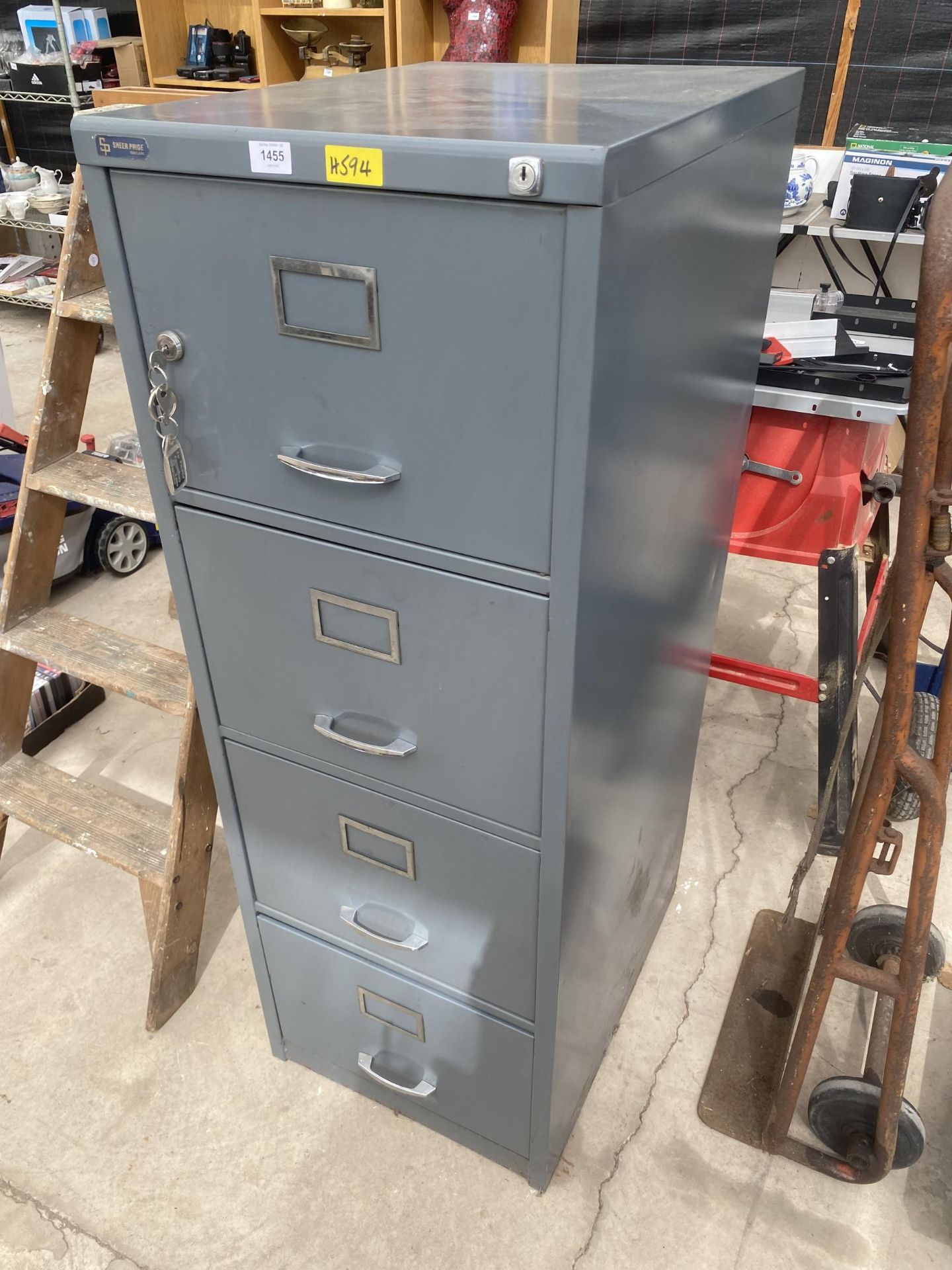 A METAL FOUR DRAWER FILING CABINET