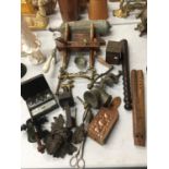 A MIXED LOT OF ITEMS TO INCLUDE A VINTAGE F. W. COLE PLANE, BOXED SET OF WEIGHTS, MINCER, TRUNCHEON,