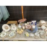 A LARGE ASSORTMENT OF ITEMS TO INCLUDE PLATES, CANDLE HOLDERS AND GOLLY FIGURES ETC